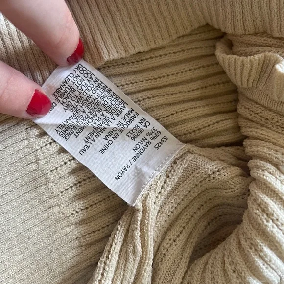 🕊️Vintage // Ruffle Knit Top🕊️ - Picture 6 of 8